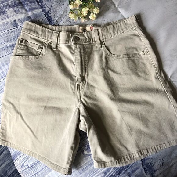 Levi’s Woman’s Tan Jean Bermuda shorts - Picture 1 of 4